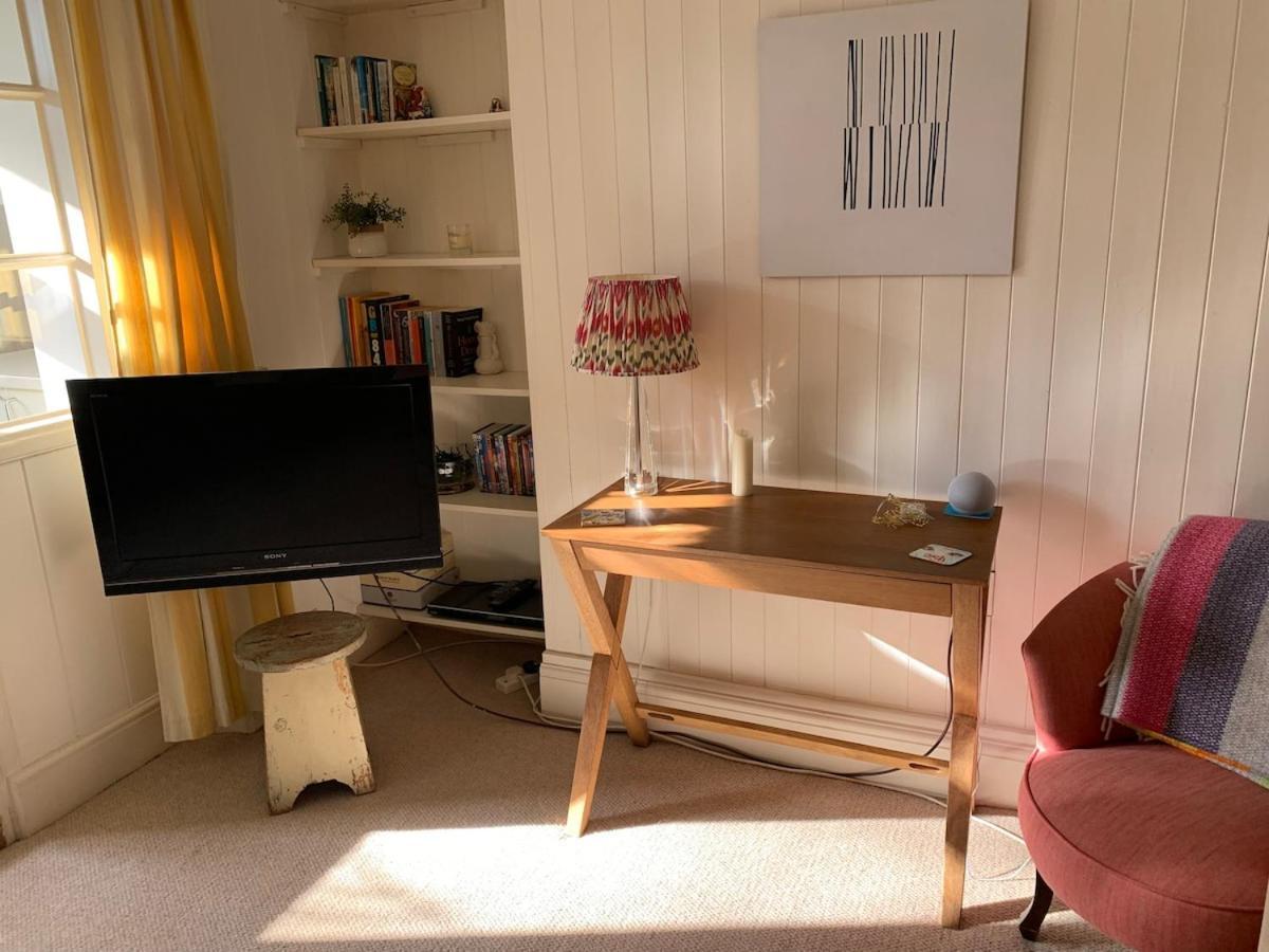 Spacious Comfortable Flat With Free Parking In East Finchley, Muswell Hill & Close To Alexandra Palace London Exterior photo